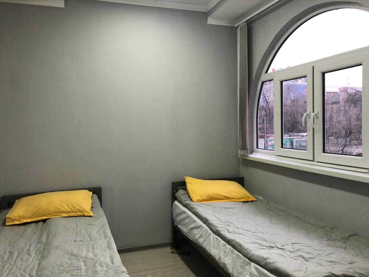 Flow Hostel Bishkek Exteriör bild